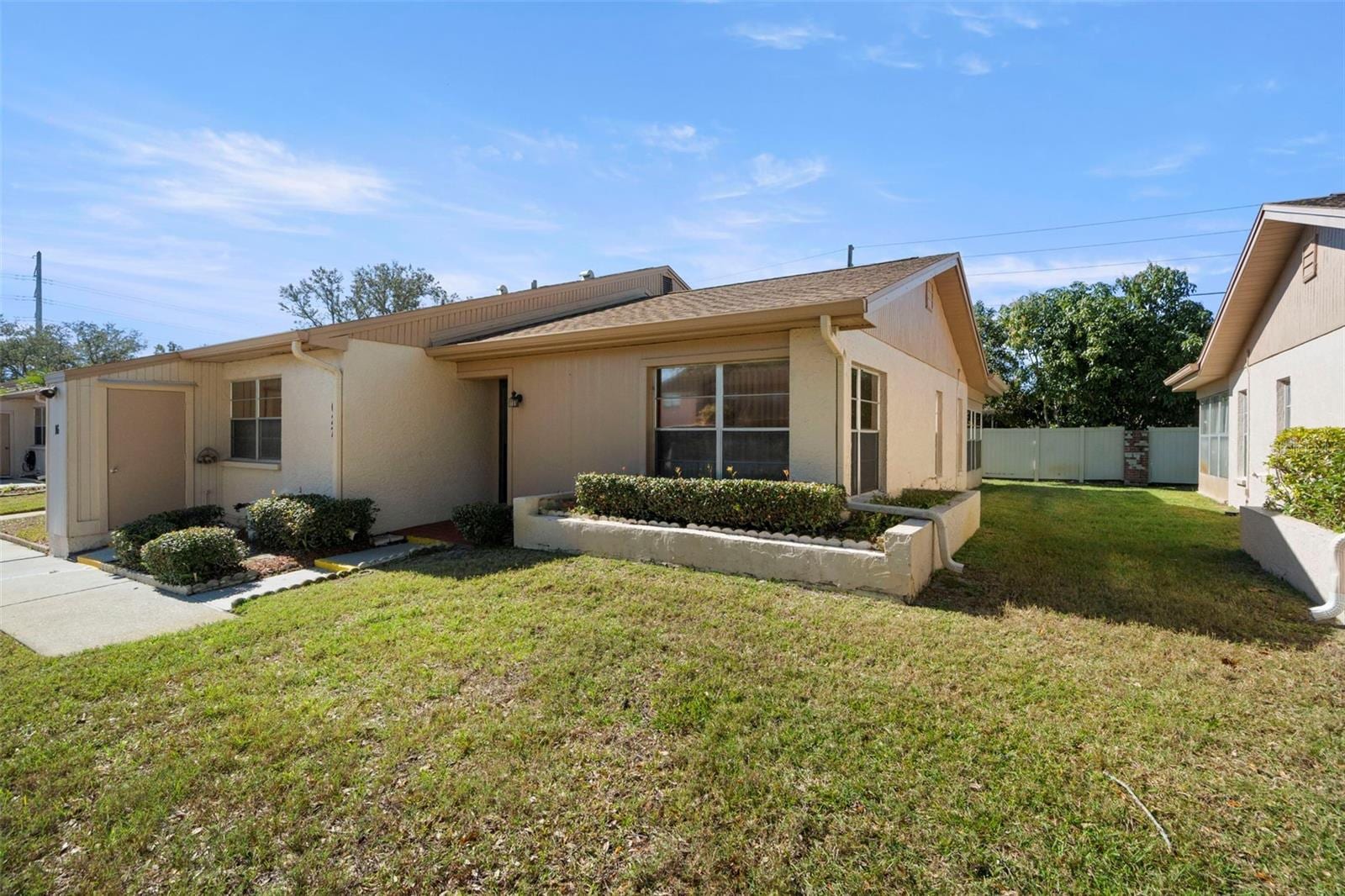 1027 Bowsprit Ln photo 2
