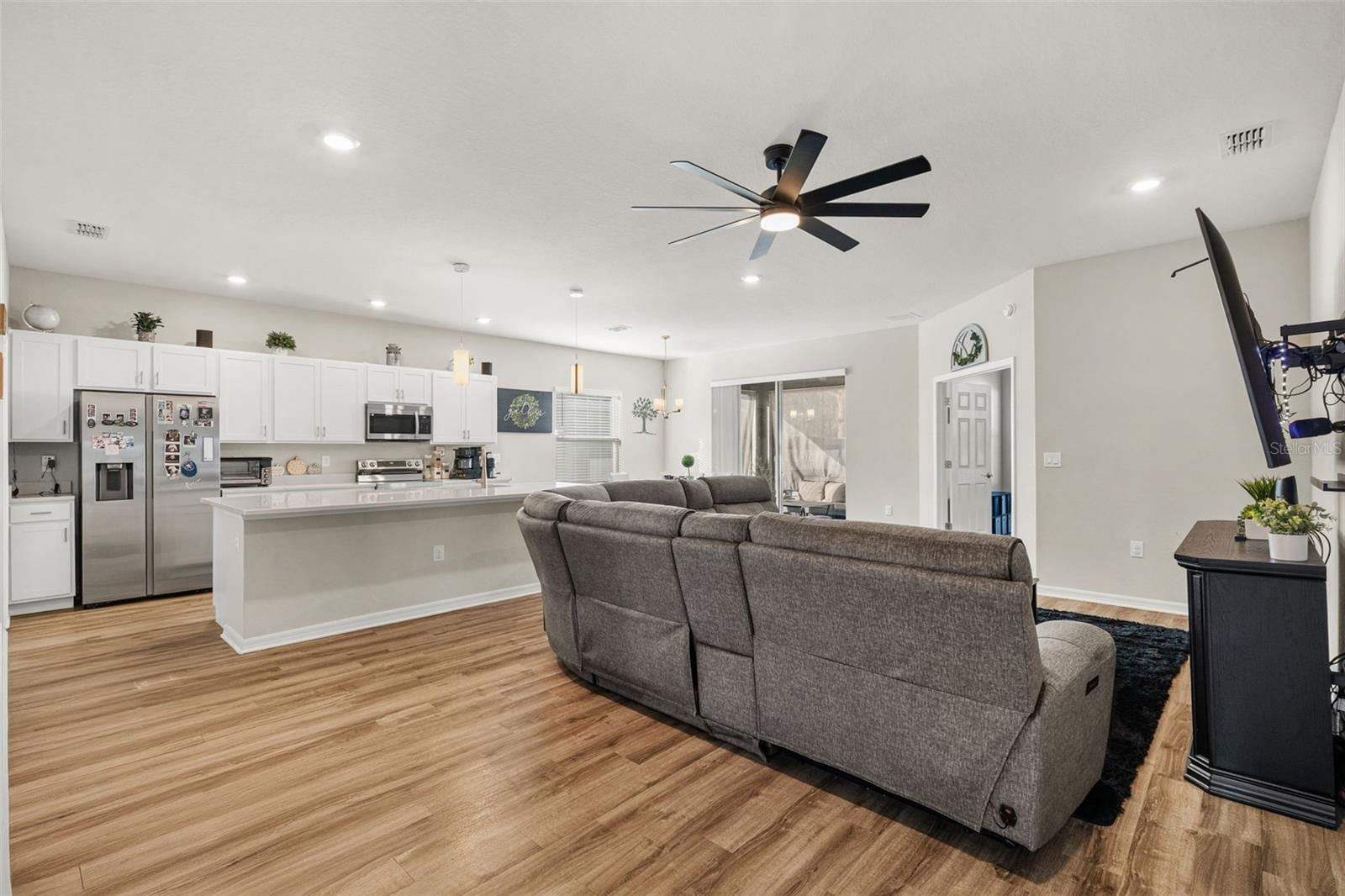 1056 Aruba Ave photo 4