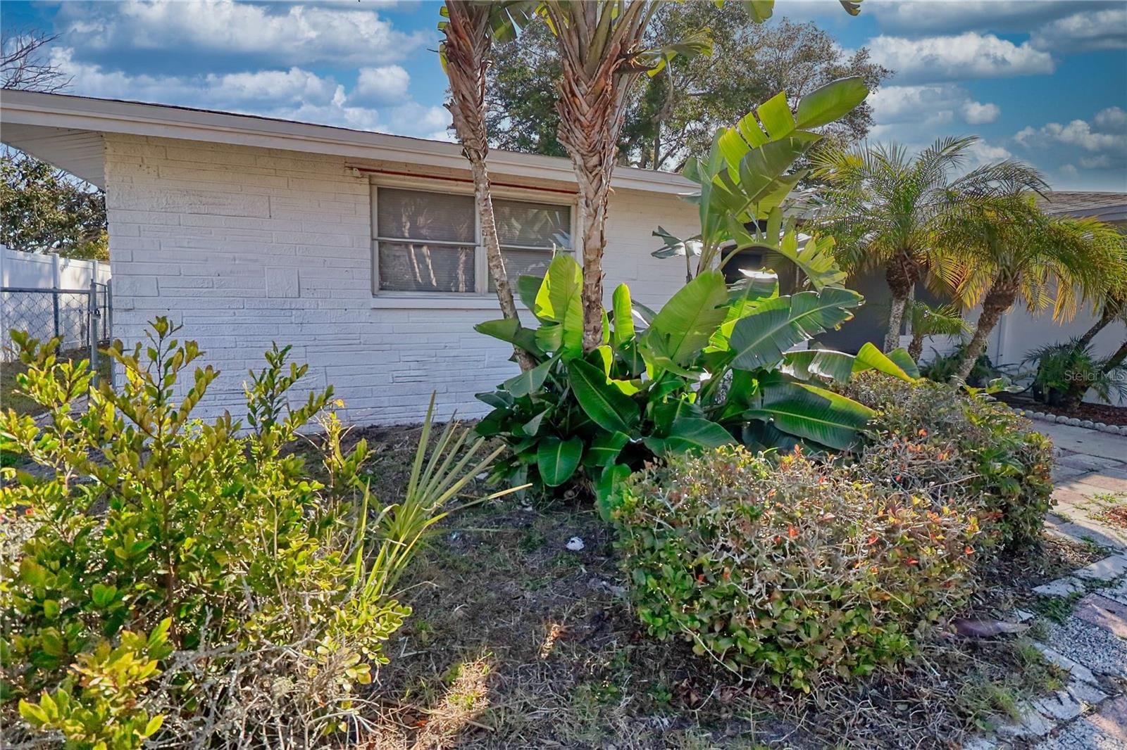 10332 Honeysuckle Ln photo 2