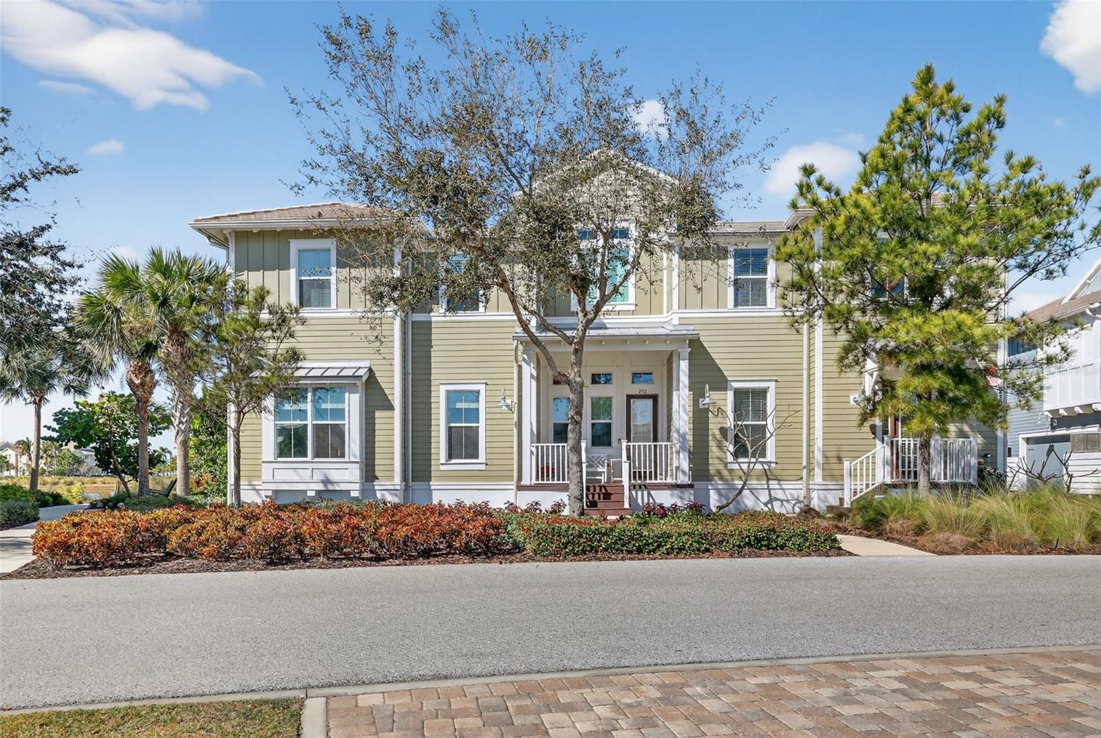230 Sapphire Lake Dr #201 photo 3