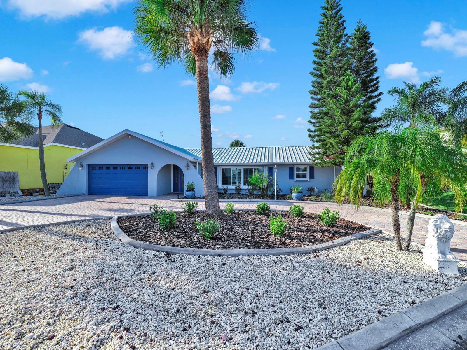 6344 Cottonwood Ln photo 2