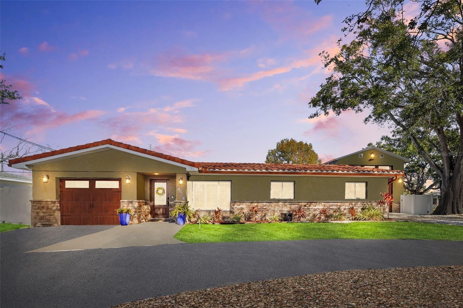 3595 Floral Dr photo 2