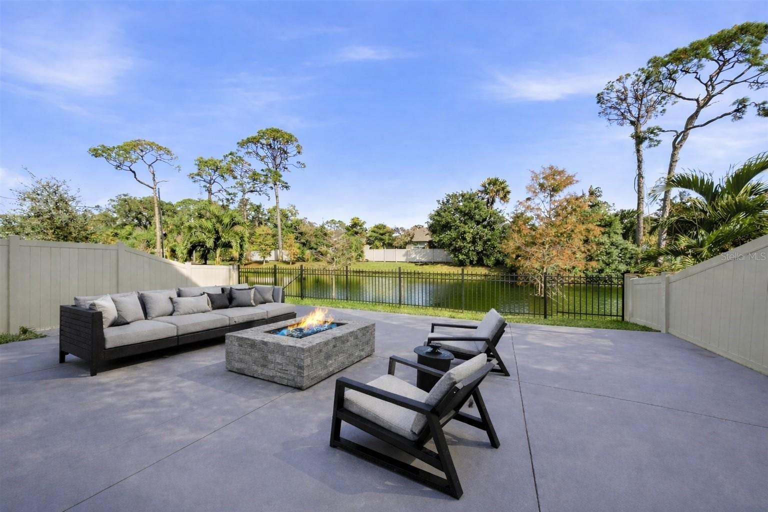 8147 Artisan Cir photo 3