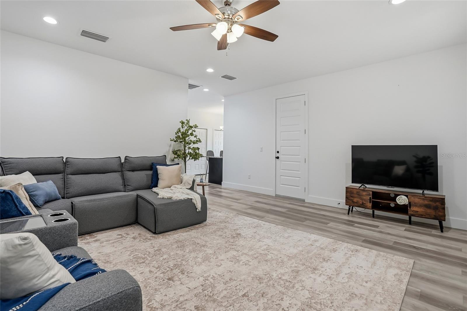 3208 Deleuil Ave photo 5