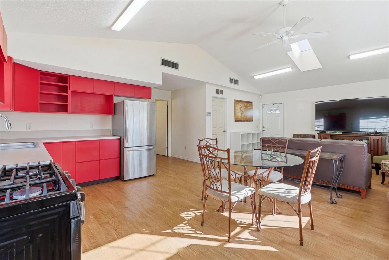 11004 Martha Ave photo 3