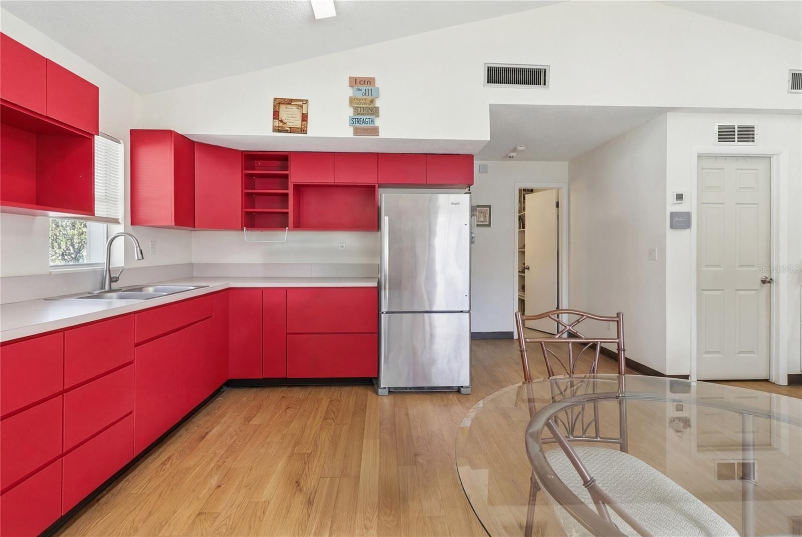 11004 Martha Ave photo 4