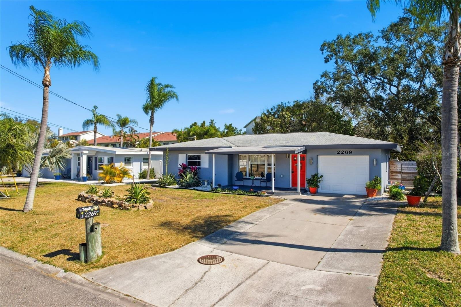 2269 Carolyn Dr photo 4