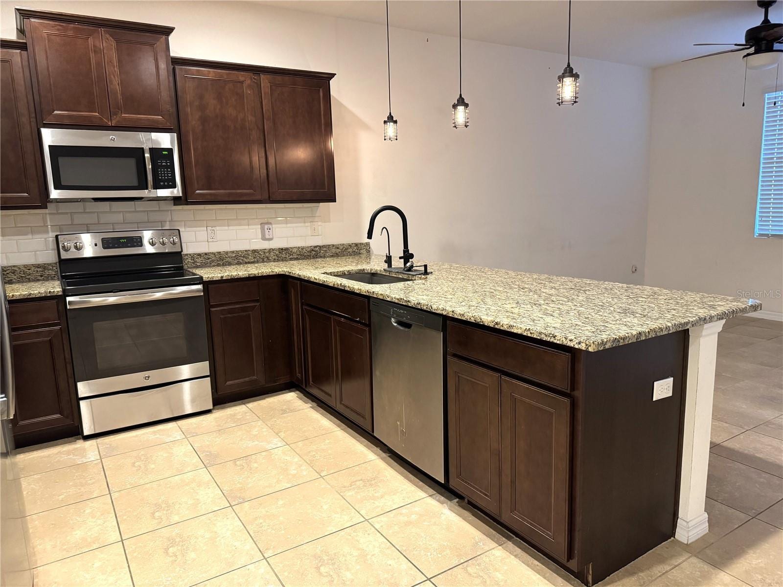 3840 Silverlake Way photo 2