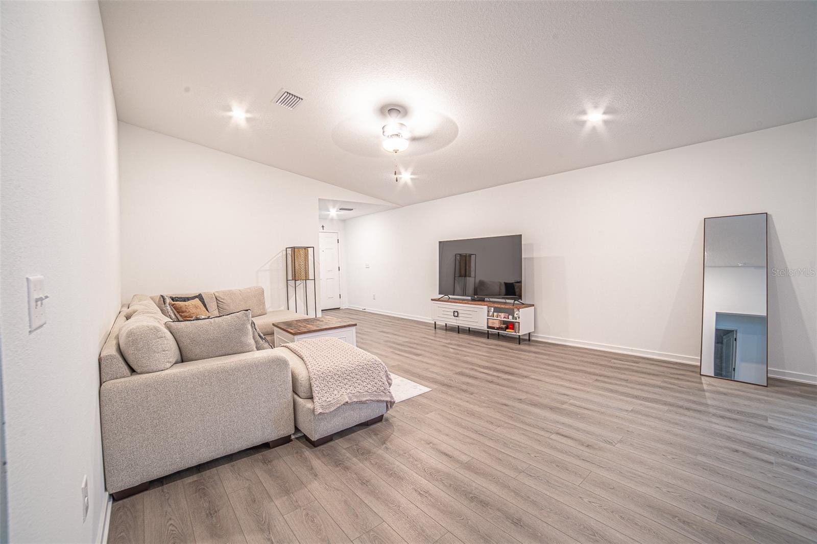 1375 Ahoy Ave photo 5