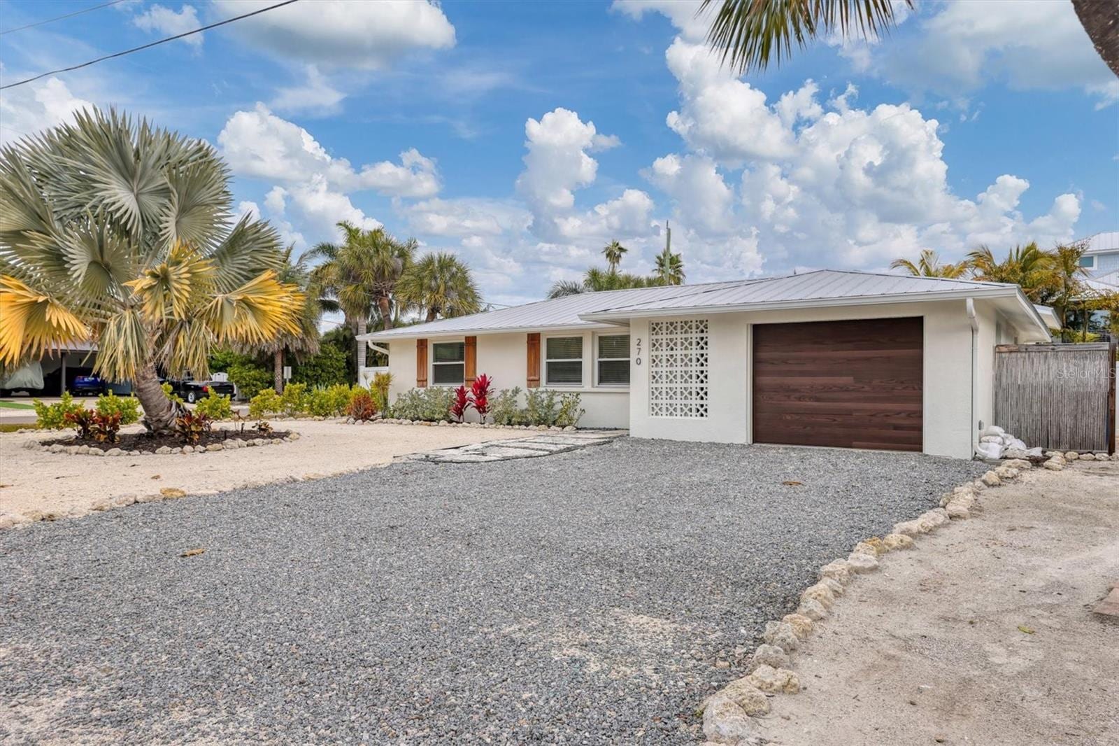 270 Gladiolus St photo 3