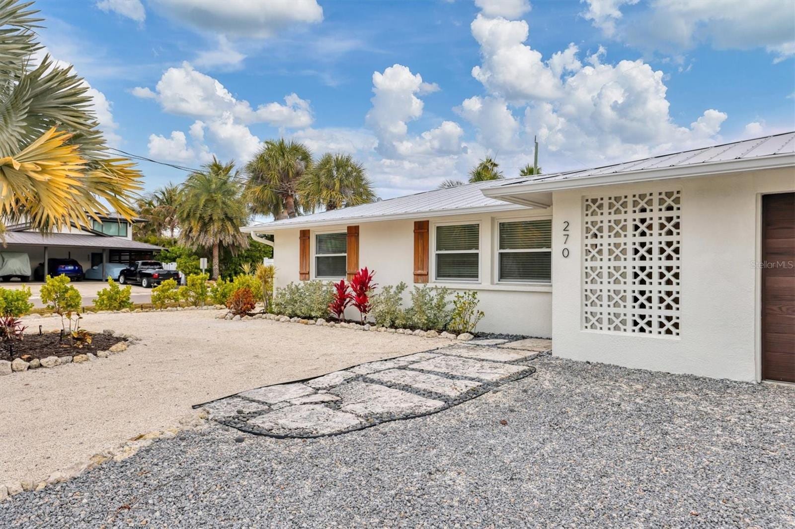 270 Gladiolus St photo 5