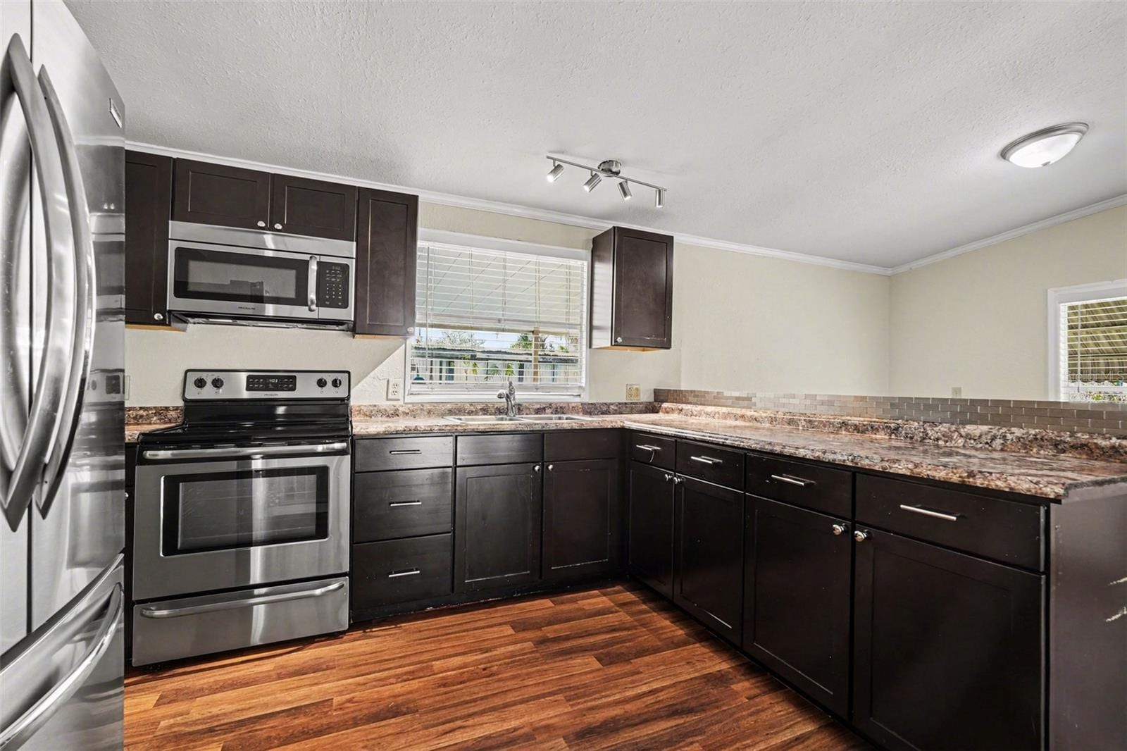 14446 Shangrila Ln photo 3
