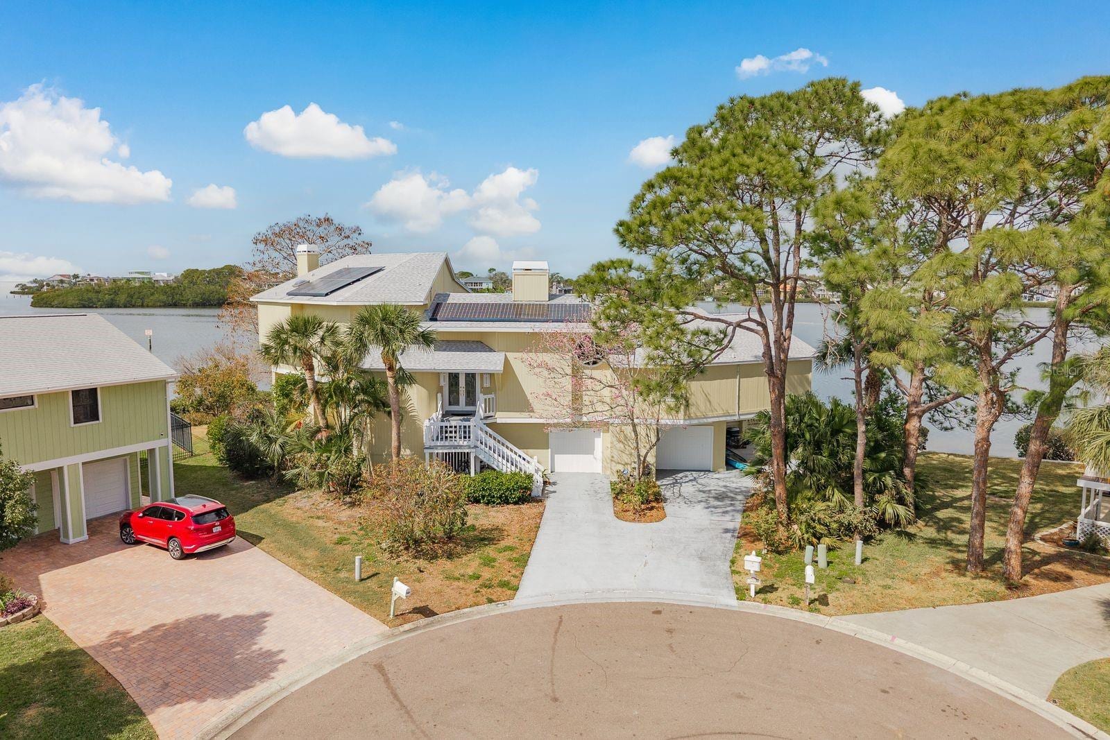 600 Soundview Dr photo 2