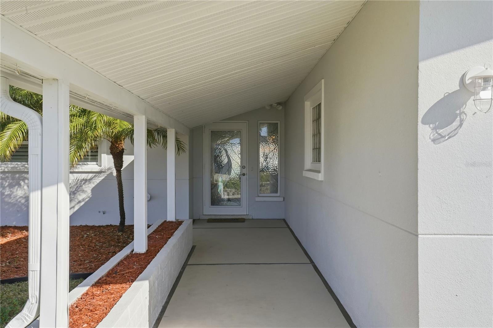 541 Lillian Dr photo 3