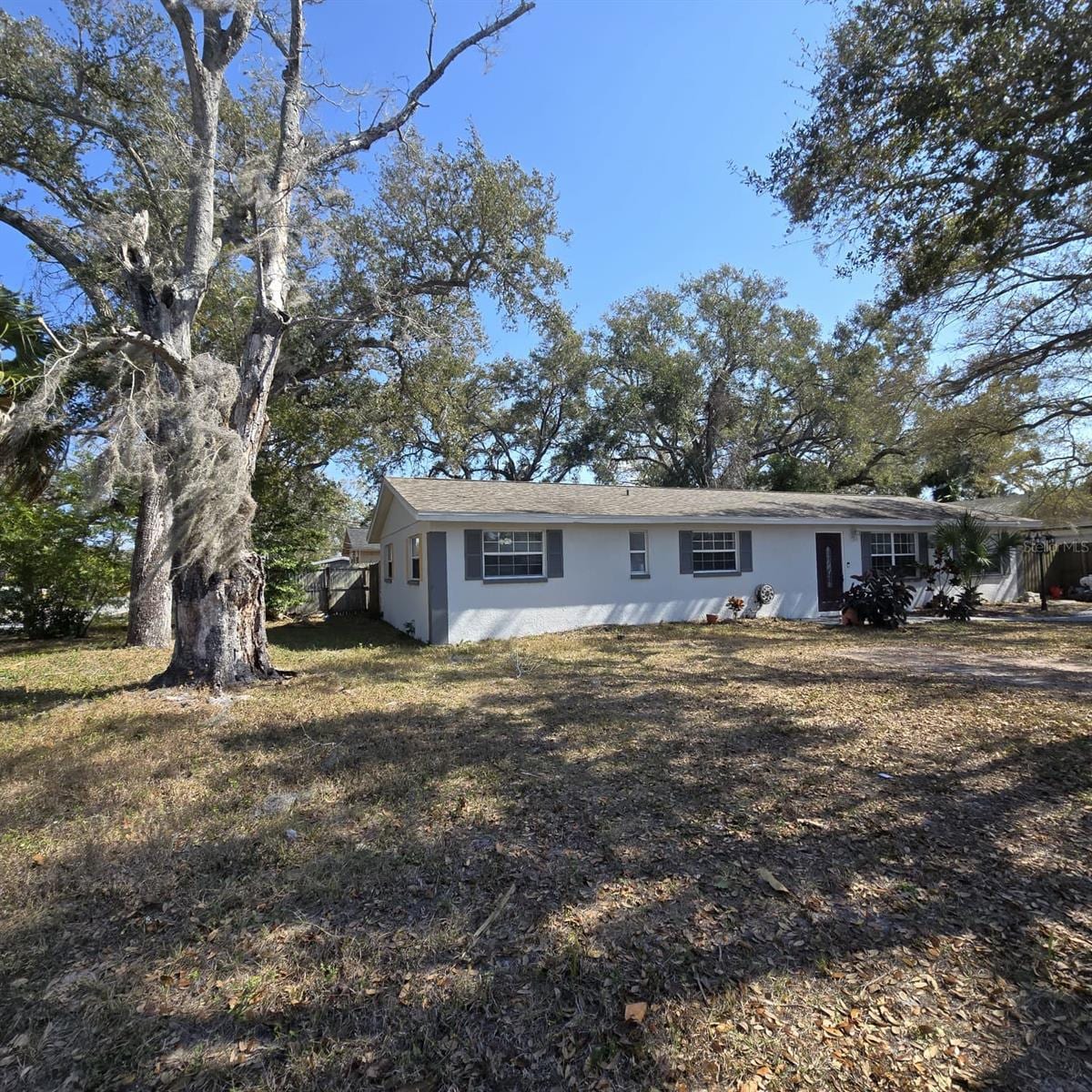 1021 Fairburn Ave photo 2
