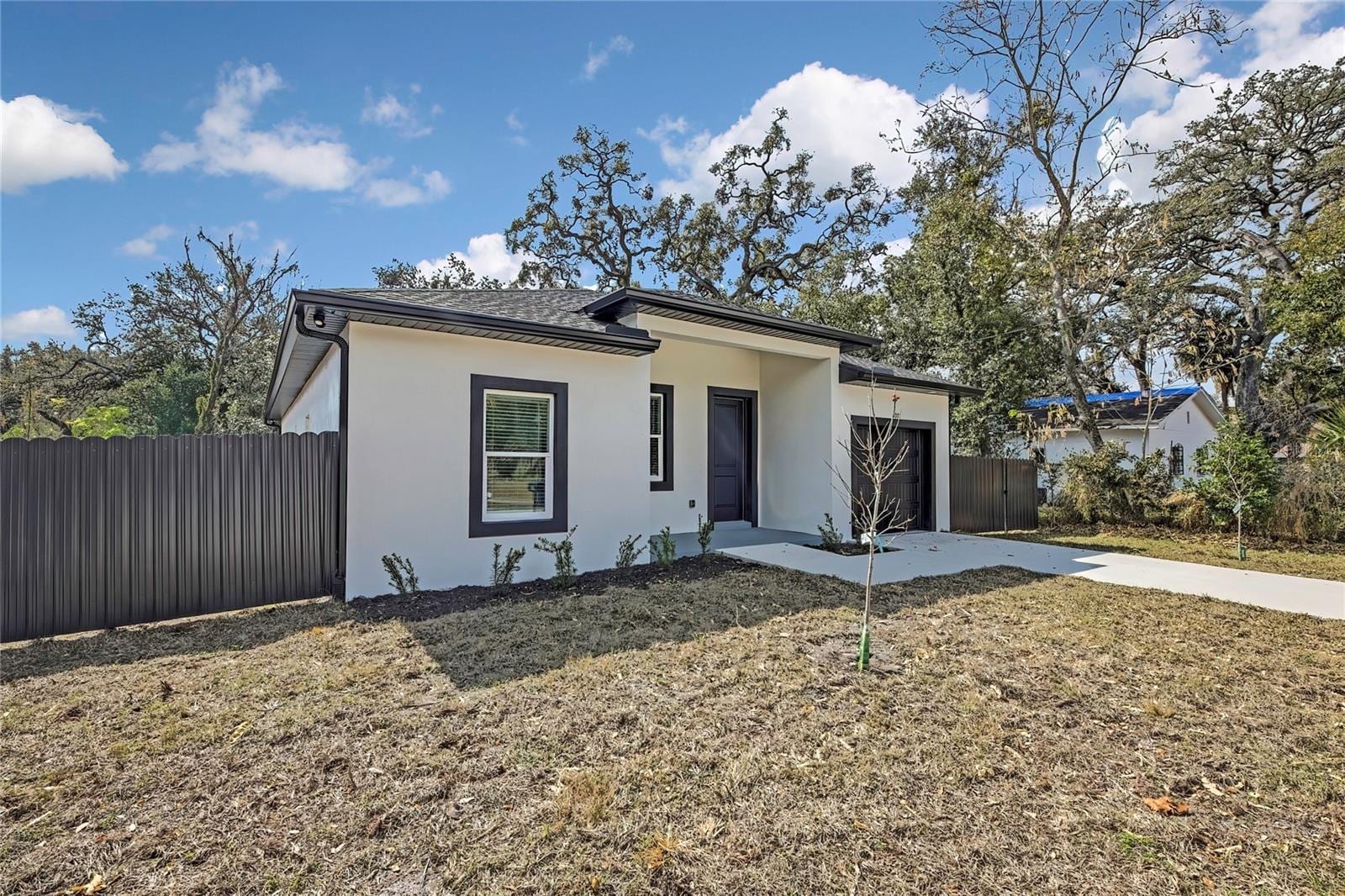 507 E Baker photo 3