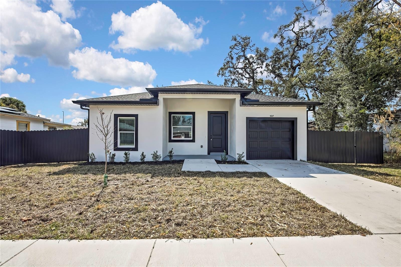 507 E Baker photo 4