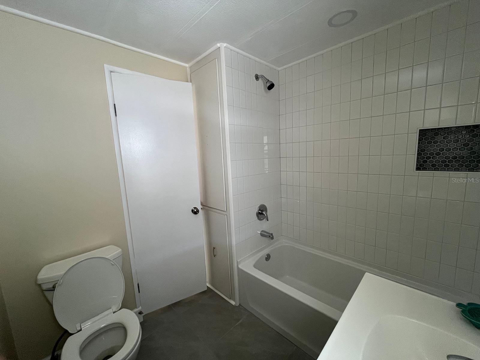 10924 Federal Dr photo 3