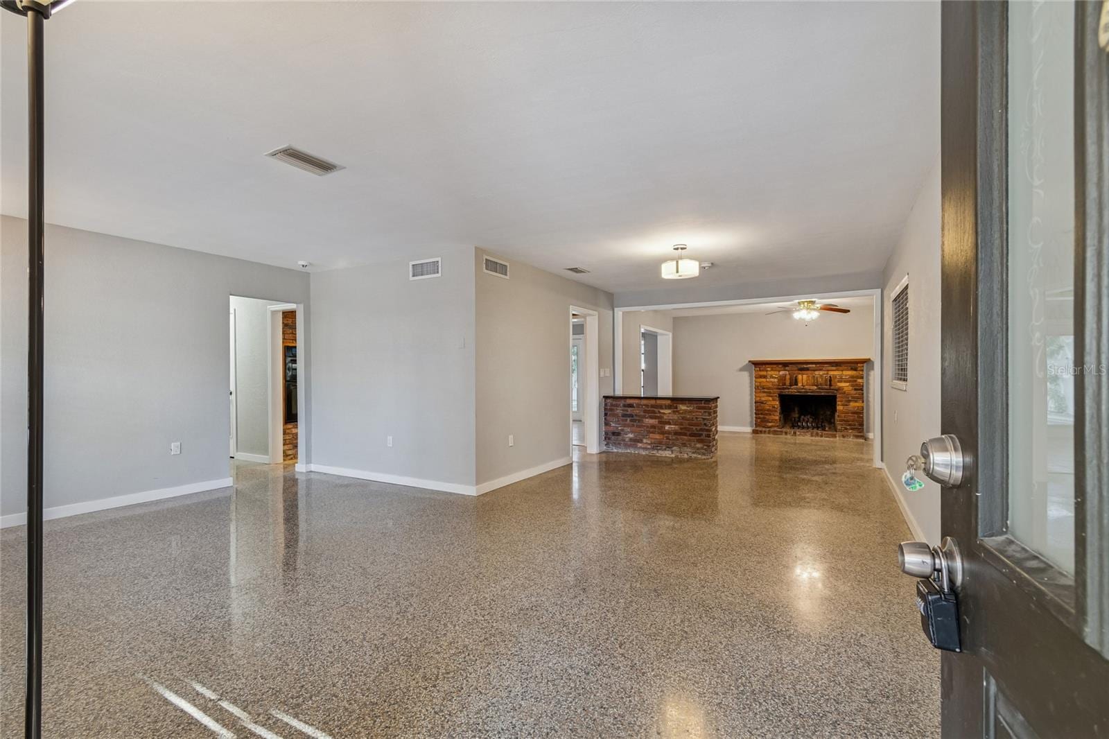 4633 W Longfellow Ave photo 2
