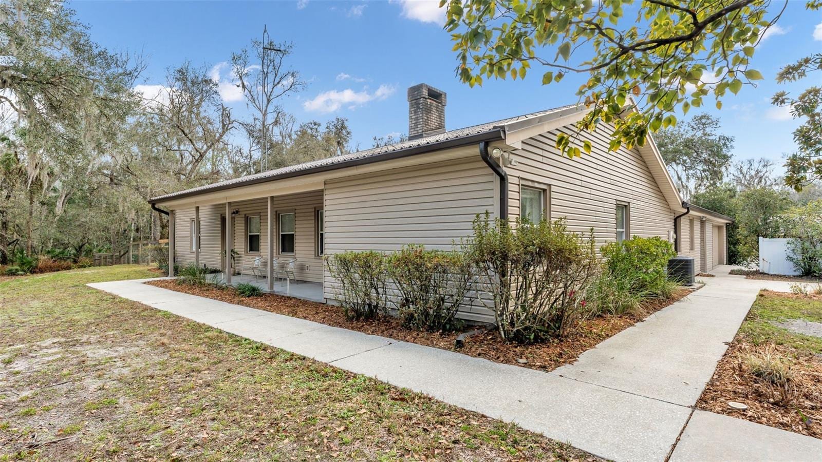6400 Forestwood Dr E photo 5