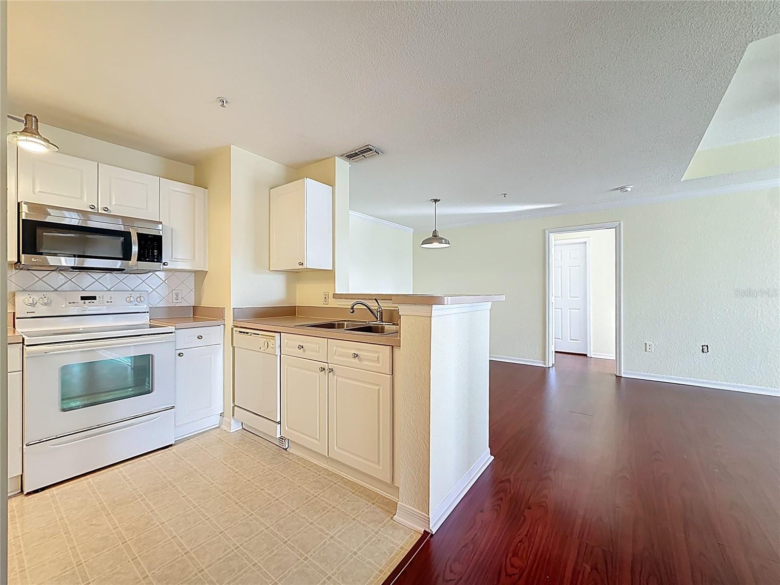 18001 Richmond Place Dr #1233 photo 4