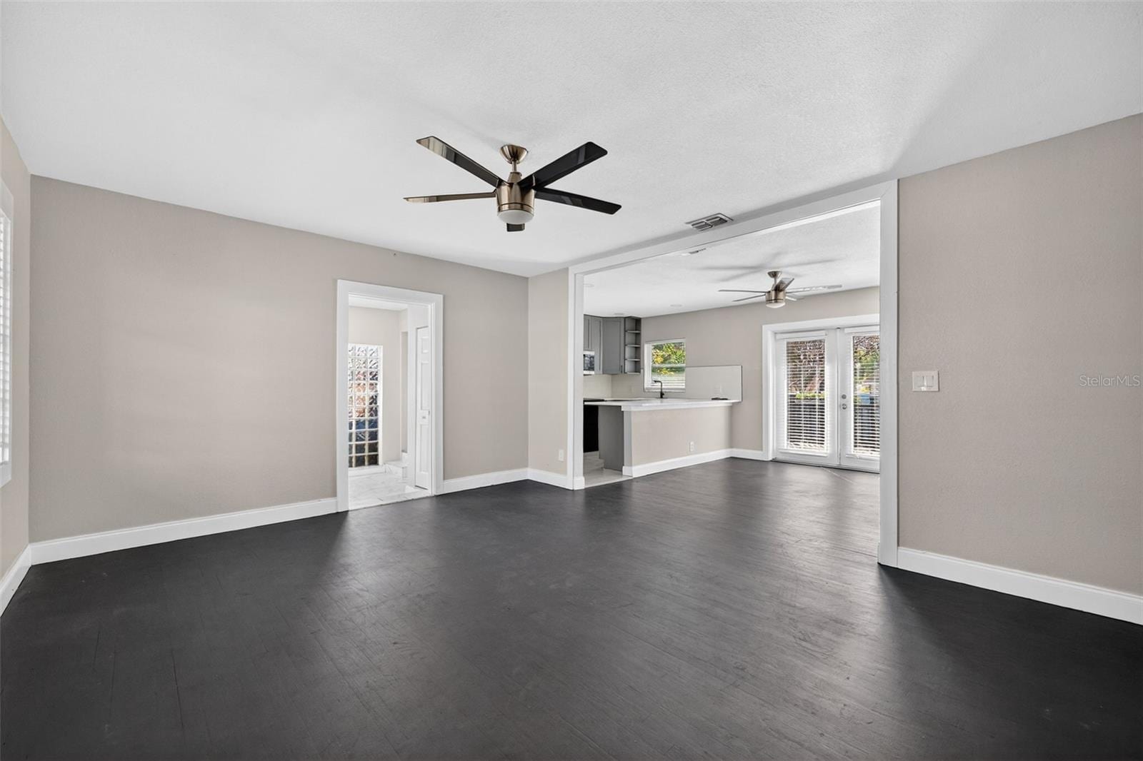 2714 W Grace St photo 5