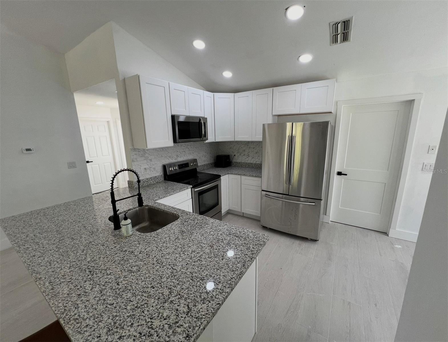 12824 Dunhill Dr photo 3