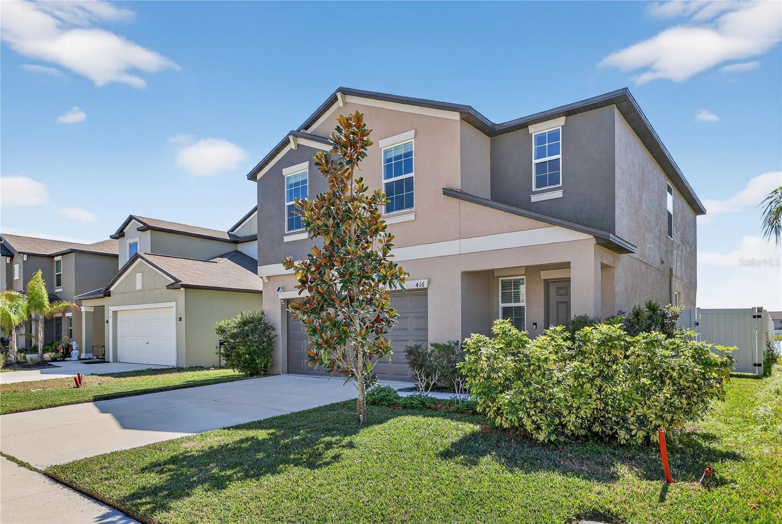 416 Royal Empress Dr photo 2