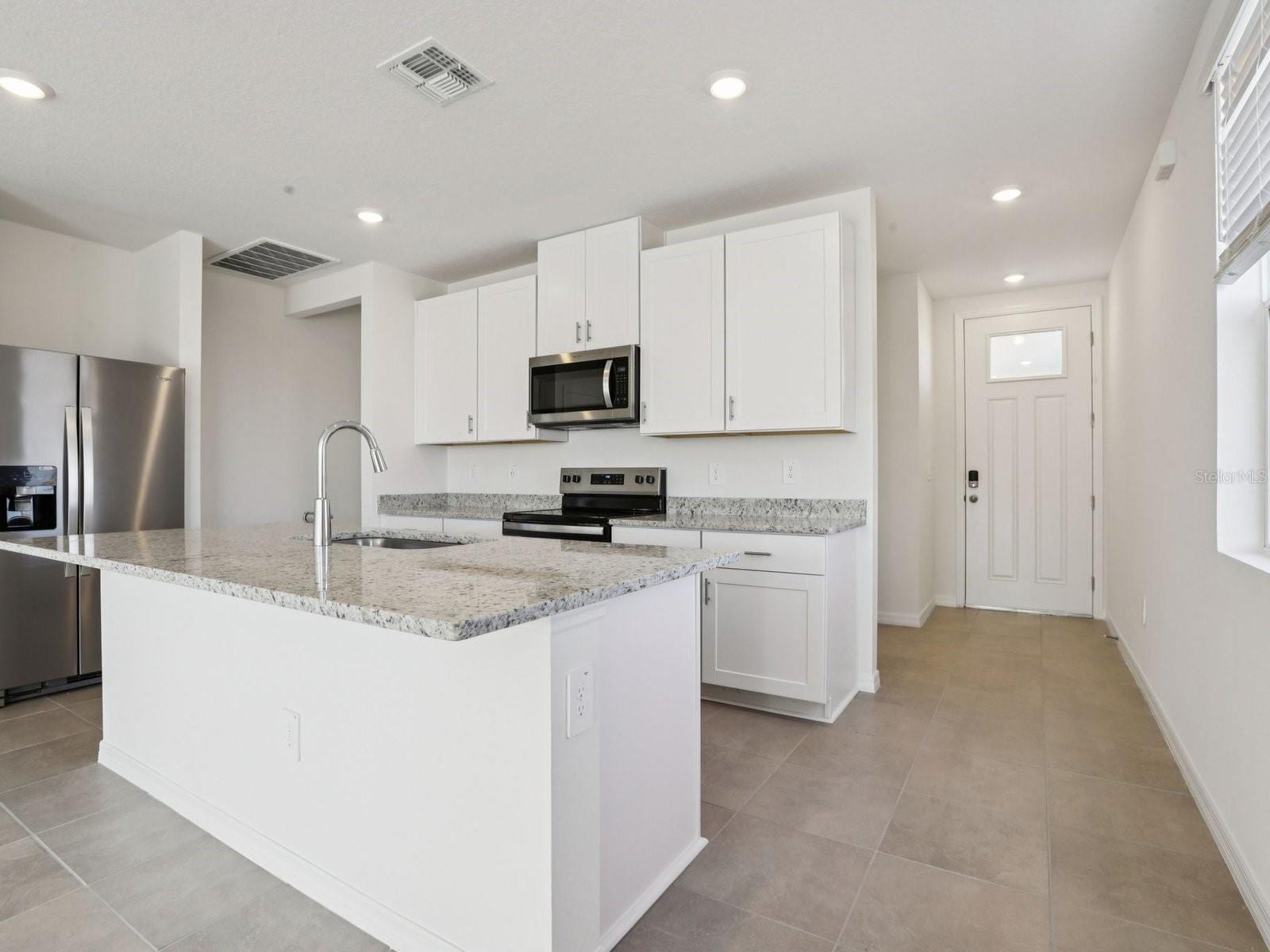 13513 Shellmore Ave photo 4
