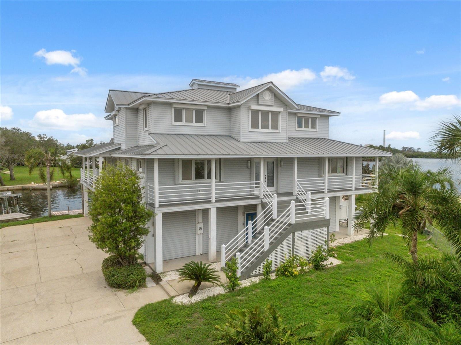 1906 Gulfview Dr photo 2