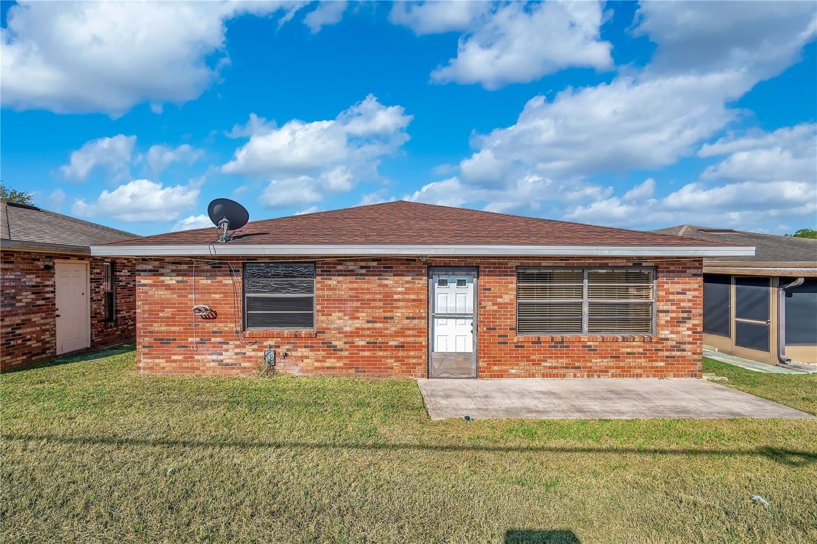 661 Lake Carolyn Cir photo 3