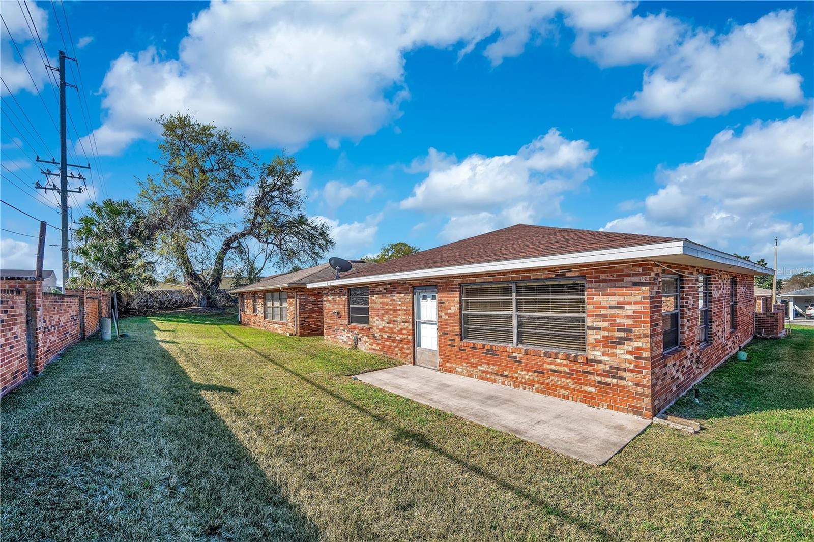 661 Lake Carolyn Cir photo 4