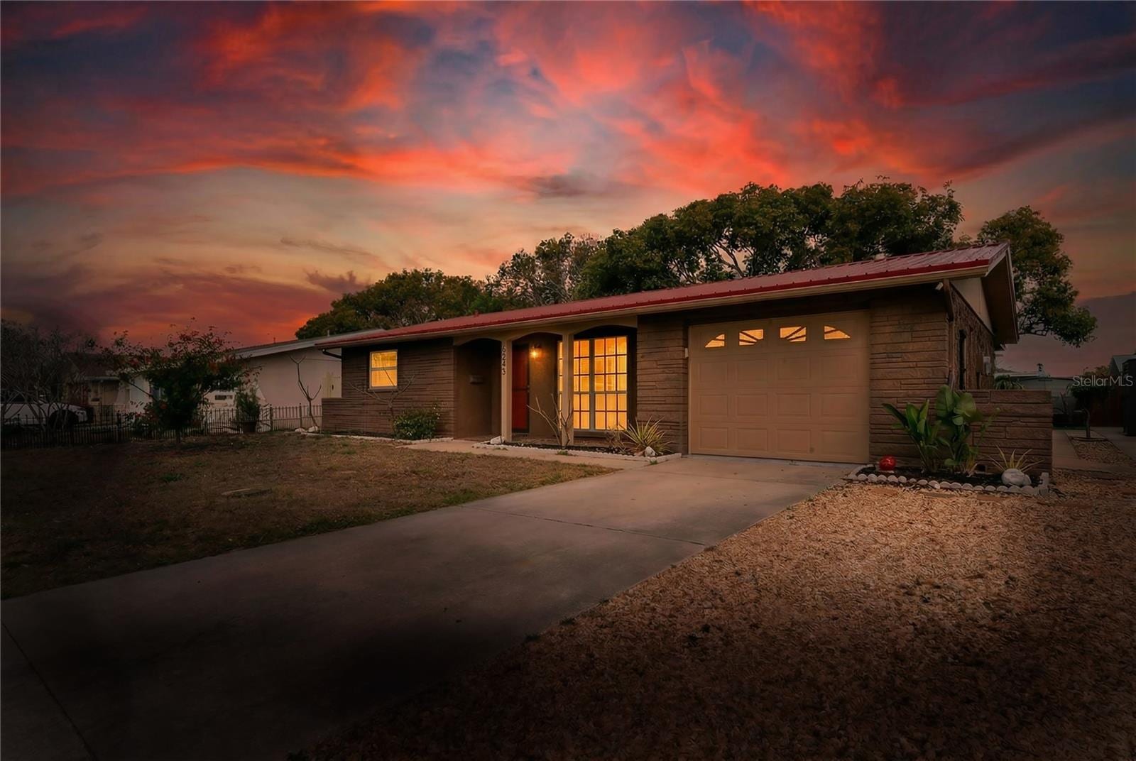 6805 Altavista St photo 2