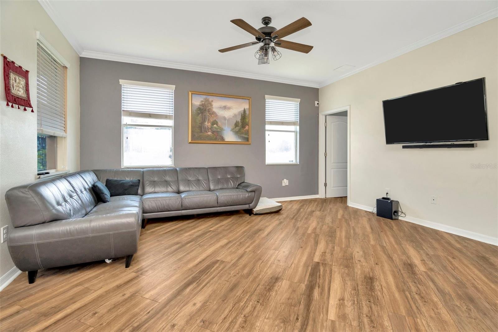 313 Shell Manor Dr photo 4