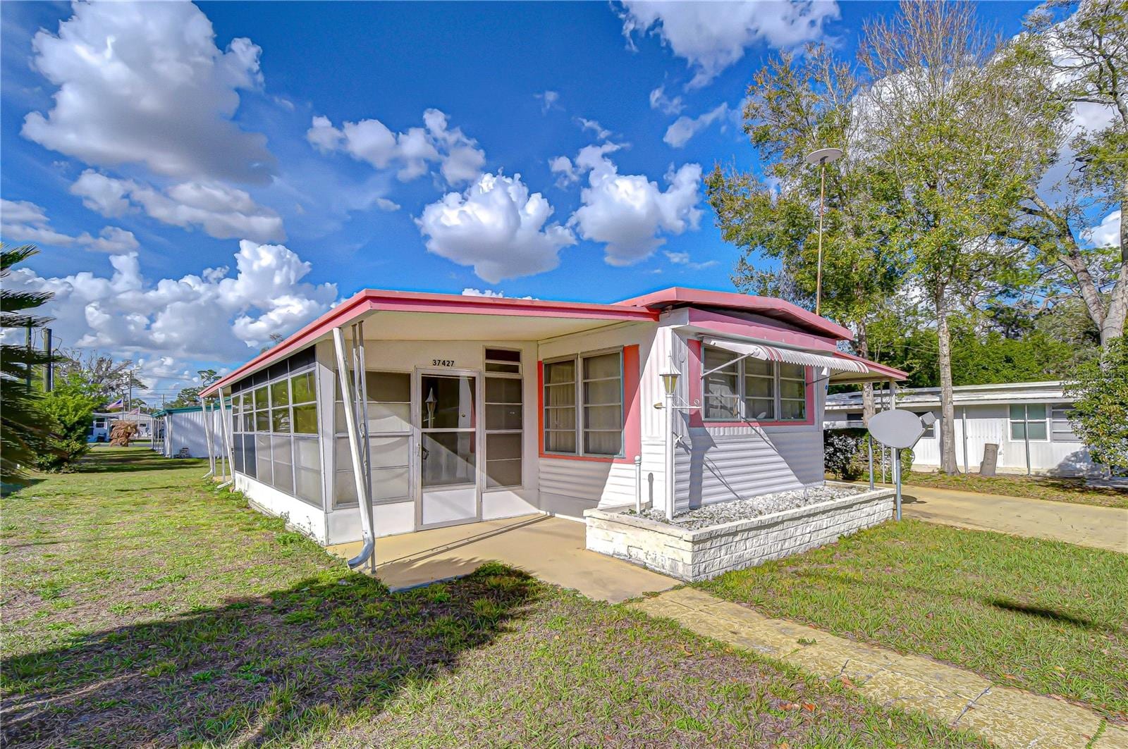 37427 Hammond Dr photo 3