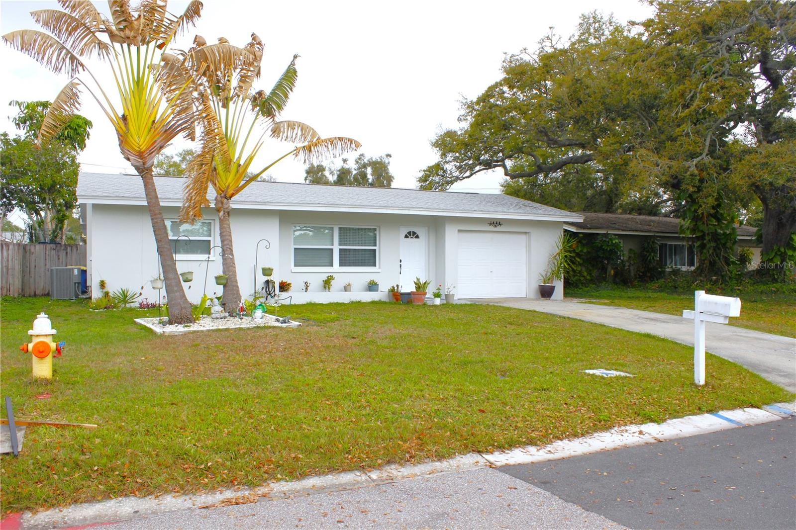 1450 Barry St photo 3