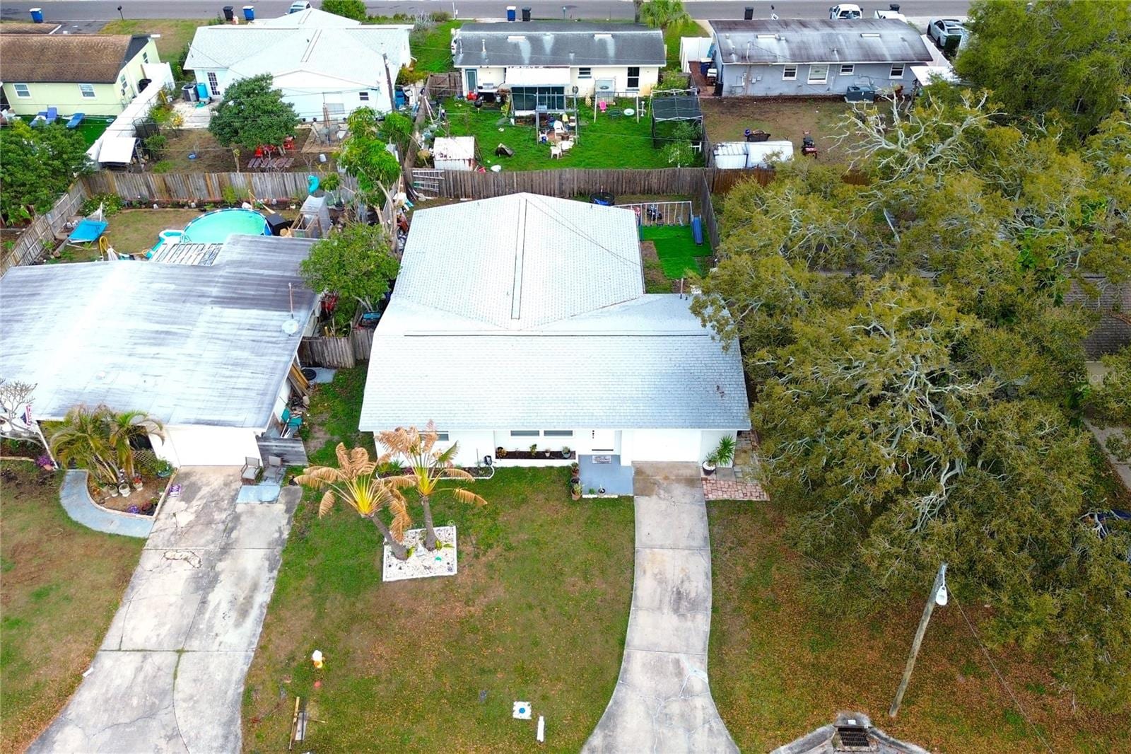 1450 Barry St photo 5