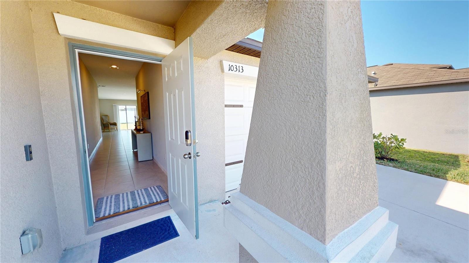 10313 Scarlet Skimmer Dr photo 2
