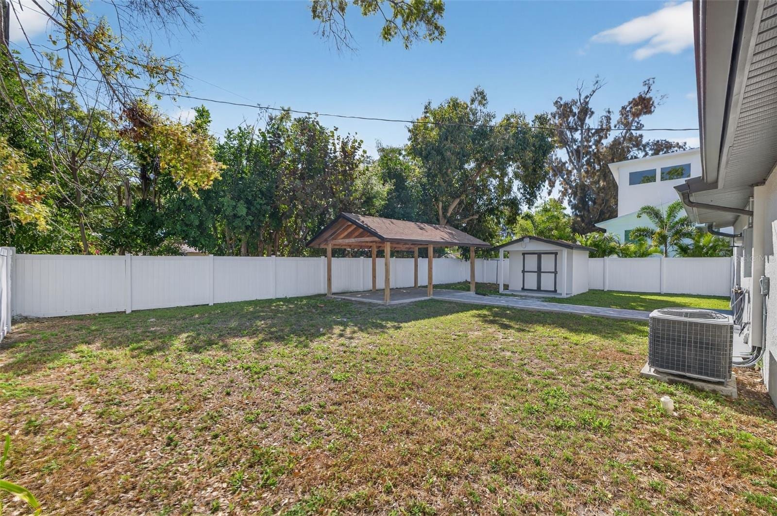 4420 Pompano Dr SE photo 2