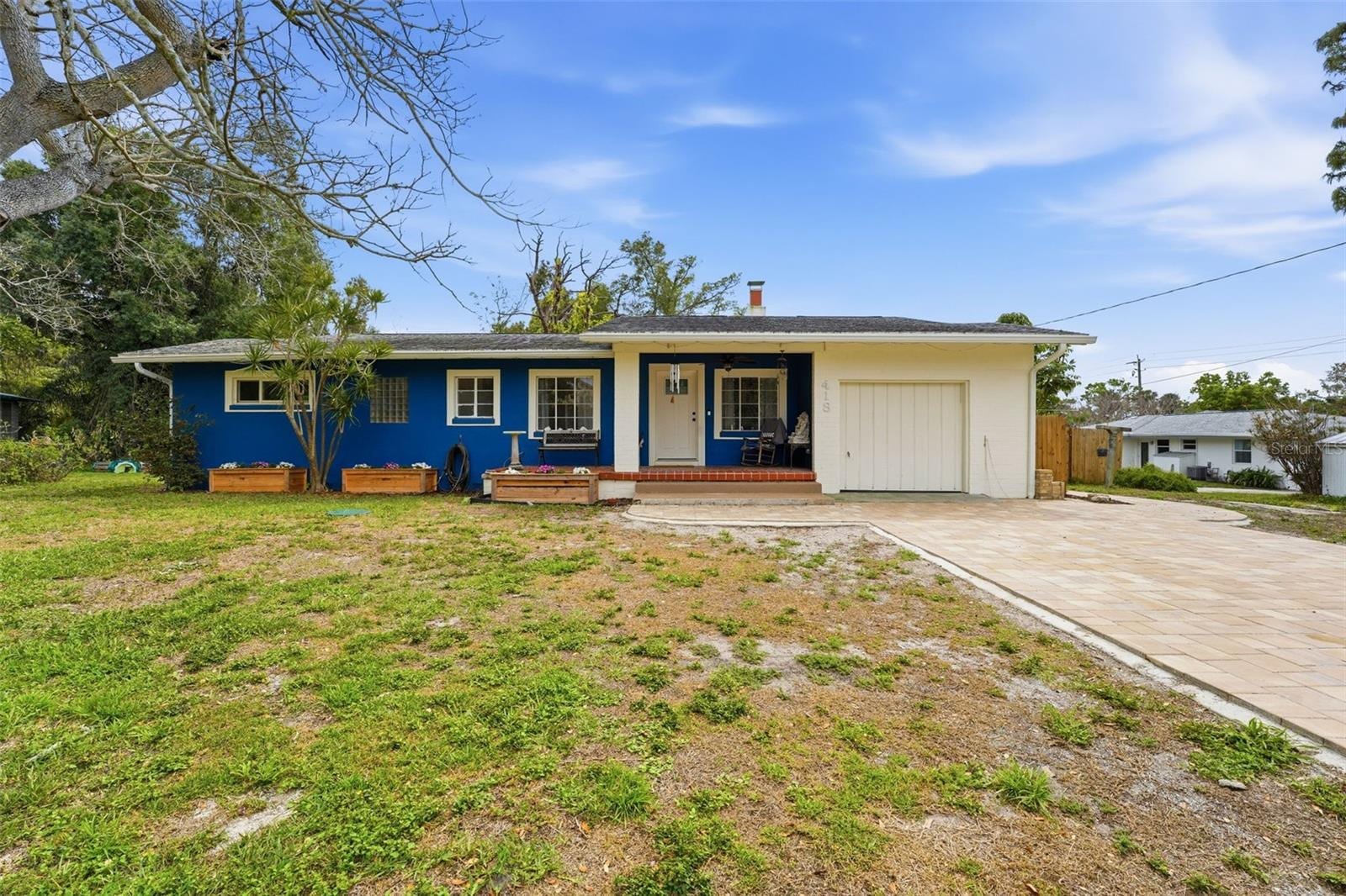418 Edwards Dr photo 2