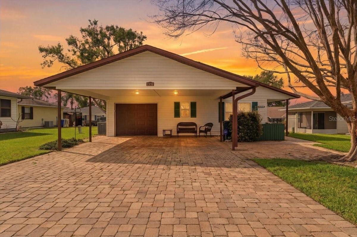 2363 Sea Island Cir S photo 2