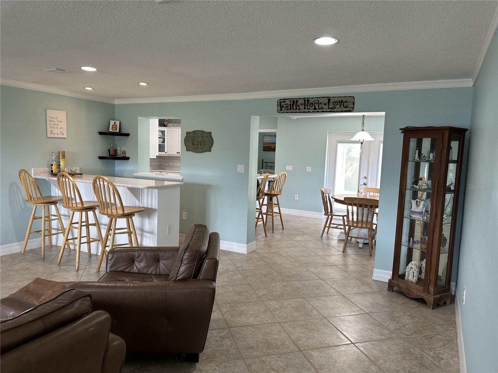 2287 Carolyn Dr photo 3