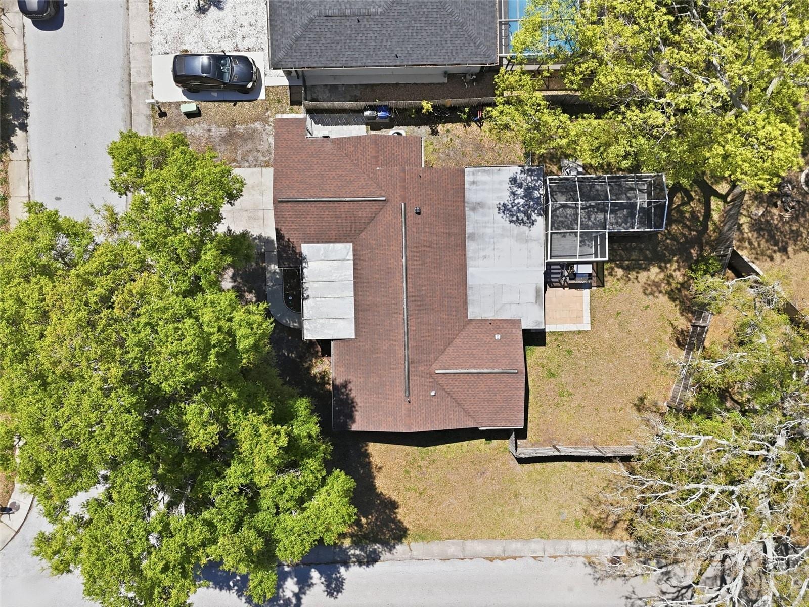 9825 Lakeside Ln photo 3