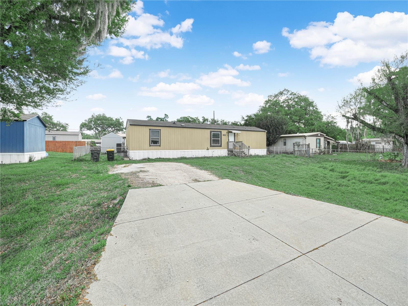 1418 Eva Ave photo 3