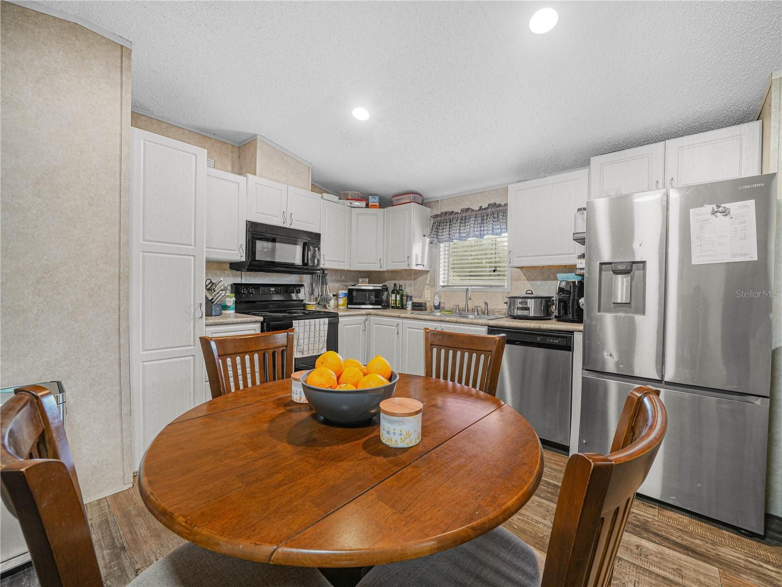 1418 Eva Ave photo 5