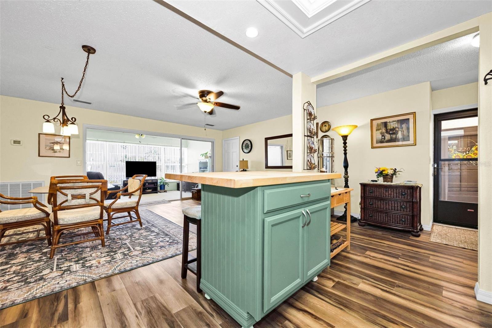 219 Elmwood Cir #219 photo 5