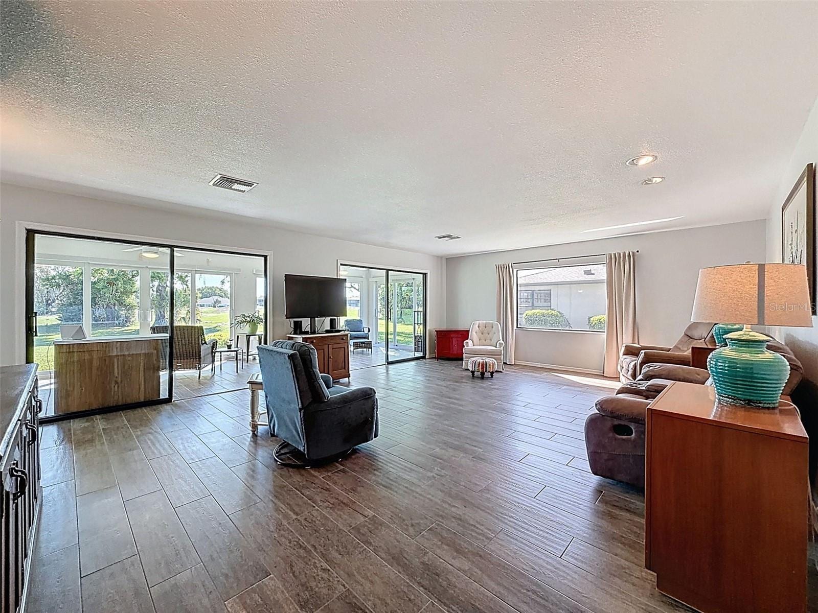 2629 Lancaster Dr photo 5
