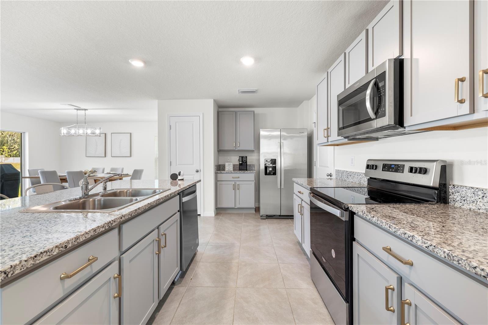 37247 Kings Crown Dr photo 4