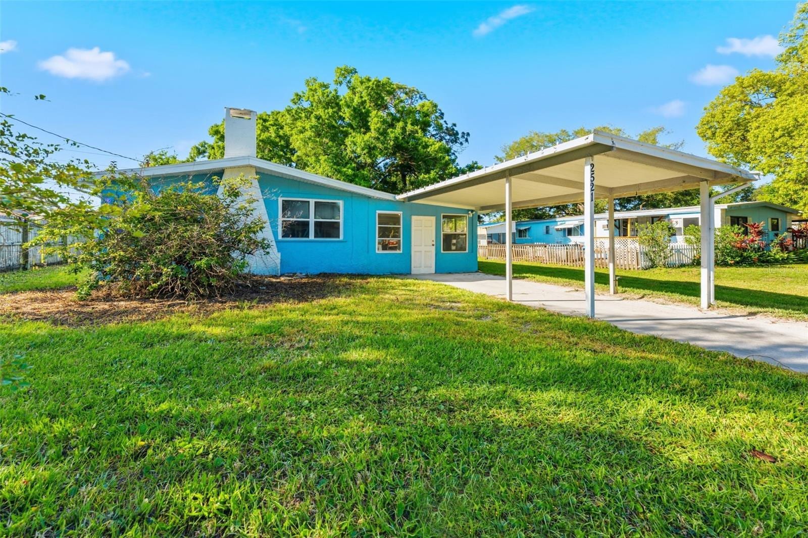 2521 Highland Acres Dr photo 2
