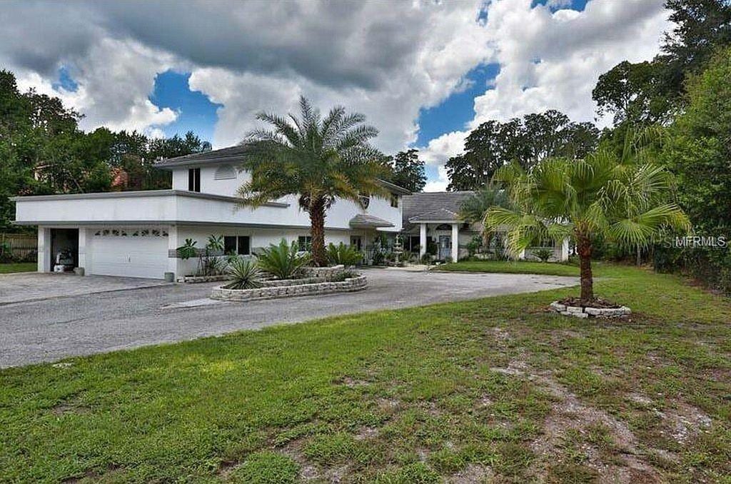 18620 Wayne Rd photo 2